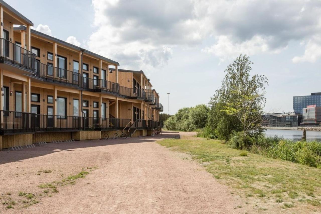 Waterfront 4*